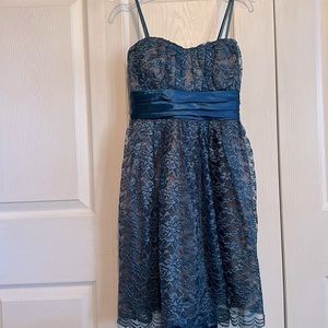 Stunning Girls Formal Lacey Dress!